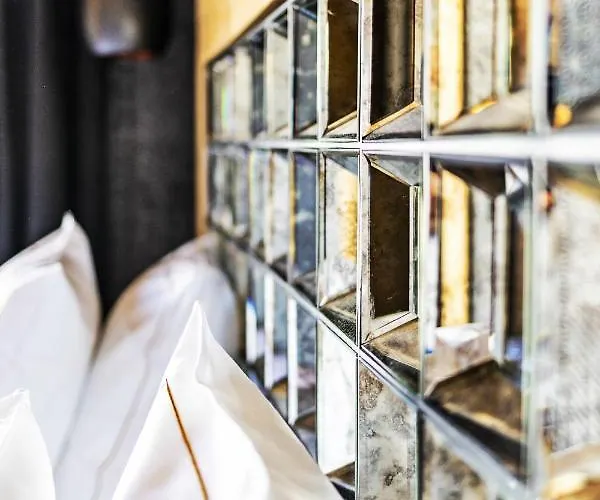 Golden Jubilee By Les Etincelles Alpesi faház