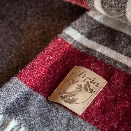 Golden Jubilee By Les Etincelles 木屋