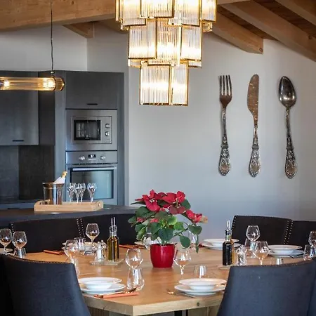 Golden Jubilee By Les Etincelles 木屋 瓦托伦斯