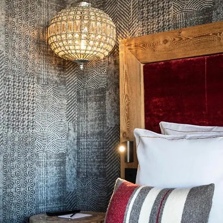 Golden Jubilee By Les Etincelles