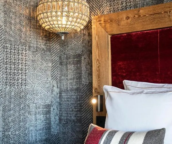 Golden Jubilee By Les Etincelles